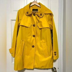 London Fog / Raincoat / Petite Medium / Yellow